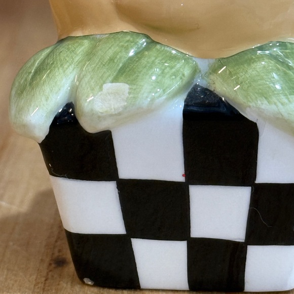 Mary Engelbreit Flowers & Chick ceramic salt and pepper shakers - Picture 11 of 11